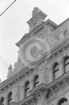 Giebel am Mietshaus Alberta iela 13 (Albertstraße) in Riga