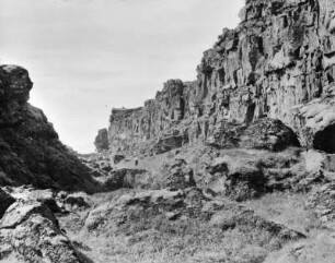 Vulkanische Erdspalte im Lavafeld von Thingvellir, Island