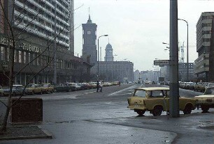 Berlin: Spandauer Straße mit Rotem Rathaus und Ministerratsgebäude