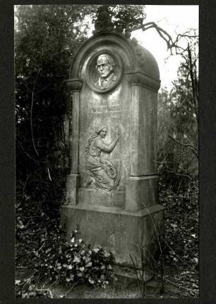 alter Friedhof, Grabstein des Christian Grünewald