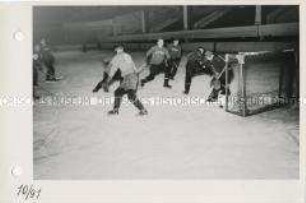 Gemeinsames Eishockeytraining der Mannschaften aus der UdSSR, der CSR und der DDR in der Werner-Seelenbinder-Halle in Berlin