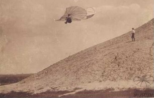 Fotografie: Flug Otto Lilienthals am Fliegeberg (F0091)