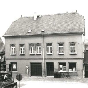 Colditz. Wohnhaus, Schloßgasse 2 : Colditz. Wohnhaus mit Laden, Schloßgasse 2 (Mitte 19. Jahrhundert). Straßenansicht