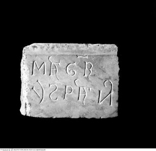 Inschrifttafel mit der Namensangabe Magister Yspanus