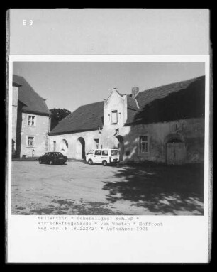 Schloss — Wirtschaftsgebäude