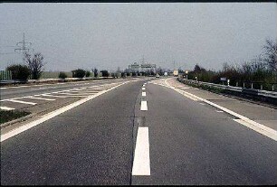 Ausfahrt aus Nebenfahrbahn Ost (Heilbronn Richtung Kaiserslautern) zu Hauptfahrbahn Ost (Heilbronn Richtung Kaiserslautern)