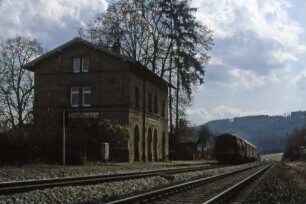 Gailenkirchen Lok 215 081 N7748 SHA-HN Empfangsgebäude Bahnsteig