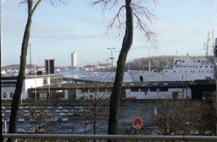Travemünde: Skandinavien-Hafen vom Bahnhof aus