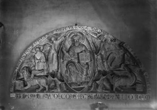 Dijon, Kathedrale Saint Bénigne, Kreuzgang, Tympanonrelief: Majestas Domini