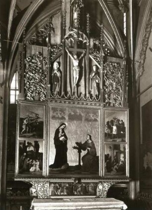 Prag (Praha). Kirche St. Maria vor dem Teyn. Spätgotischer Seitenaltar (geöffnet) mit Baldachin und Altarbild "St. Lukas, die Madonna malend"