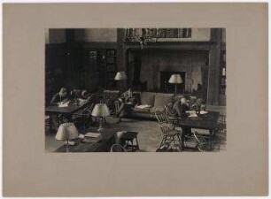 Harvard University in Cambridge, Studenten in der Bibliothek des Leverett House