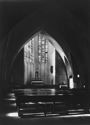 Kath. St. Bonifatiuskirche u. Pfarrhaus; Frankfurt, Holbeinstraße 70