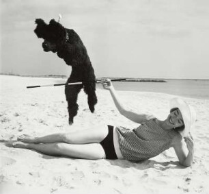 Modeaufnahme, Modell June Ross und Plush in Point Lookout (Mademoiselle)