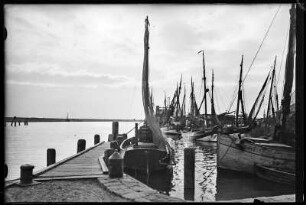 Husum. Hafen mit Fischerbooten