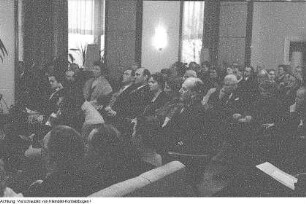 Dresden, Dresdner Klub, Einweihungsveranstaltung, Veranstaltung mit dem Schriftsteller Anton Zischka, Außenansichten des Klubgebäudes, dem Lingnerschloss, März 1957