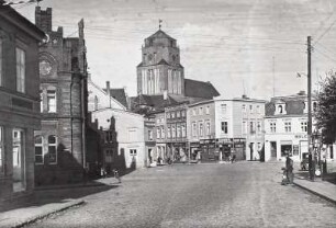 Wolgast, Pferdemarkt : Wolgast. Pferdemarkt. Blick nach Südosten zur Petrikirche