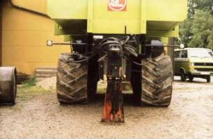 Fotografie: Antriebs- und Anbausystem, Fahrwerk, Gummiraupenlaufwerk, Muldenkipper
