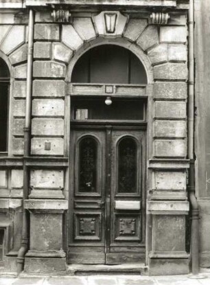 Dresden-Neustadt, Martin-Luther-Platz 7. Wohnhaus (um 1895). Hauseingang