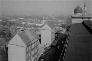 Dresden-Friedrichstadt. Blick vom Kühlhaus über die Weißeritz- und Magdeburger Straße zur ehem. Zigarettenfabrik "Yenidze" und zum Heinz-Steyer-Stadion