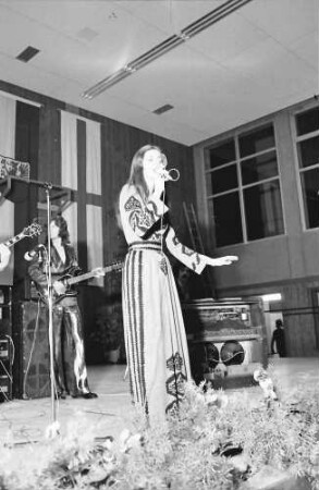 Hochdorf: Mooswaldhalle; bunter Abend; Monika Morell, Sängerin