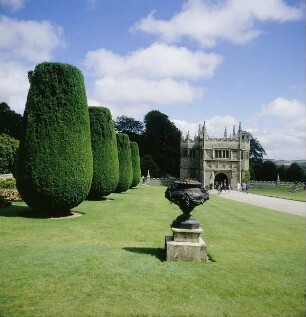 Cornwall. Lanhydrock House. Ansicht der Gartenseite von Westen