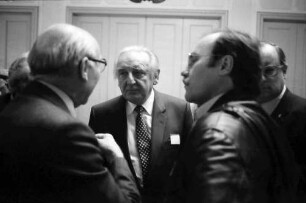 30. Tagung 1980 Chemiker; Eröffnung Festhalle; Sitzreihen: L. E. Feinendegen, E. Pestel, K. Dallibor, rechts angeschnitten: F. Knöpfle