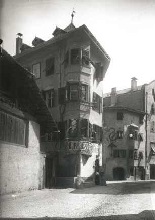 Bozen, Batzenhäusl : Bozen. Batzenhäusl. Straßenansicht