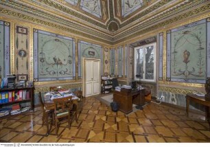 Palazzo Falconieri, Raum mit Groteskendekor und Falconieri-Sacchetti-Wappen an der Decke (erstes Obergeschoss, Tiberseite)