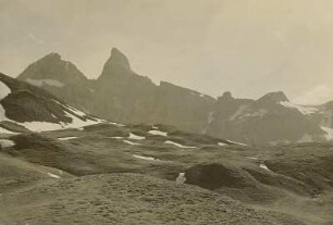 Allgäuer Alpen. Trettachspitze (2595 m) und Mädelegabel (2645 m). Ansicht von der Mädelealm