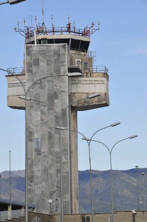 Girona - Airport Costa Brava : Der Tower, aufgenommen am 15. April 2012 am Airport Girona Costa Brava