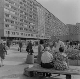 Dresden. Appartementhaus an der Ostseite der Prager Straße