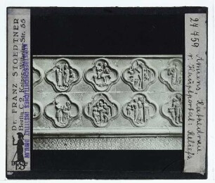 Amiens, Kathedrale Notre Dame : rechtes Hauptportal, Reliefs