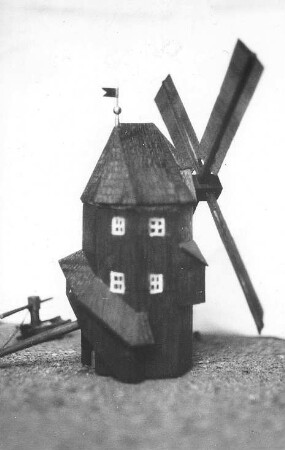Obercunnersdorf. Rothemühle, Modell, Ausschnitt (Besitzer Bernhard Mehlhose, Bischofswerda. Windmühle aus dem Holz der abgebrochenen Mühle gebaut)