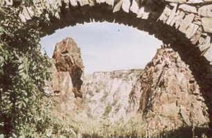 Altenberg. Binge, Ruine der alten Radstube an der Südseite