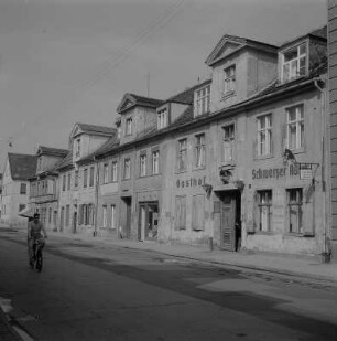Potsdam. Holländisches Viertel, Blockfronten von Wohnhäusern, mit Gasthof "Schwarzer Adler"