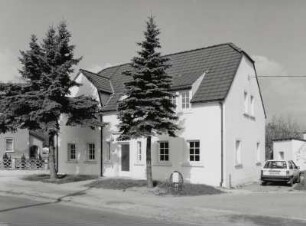 Ottendorf-Okrilla, Wohnhaus : Ottendorf-Okrilla. Wohnhaus (um 1870), Radeburger Straße 8. Straßenansicht
