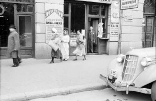 Beograd [Belgrad]: Straßenszene vor Laden
