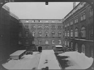 Dresden-Neustadt, Carolaplatz 1. Finanzministerium (1889-1896; O. Wanckel, O. Reichelt). Innenhof