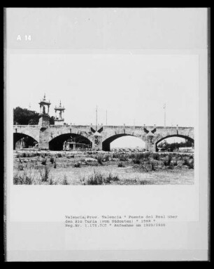 Puente Real sobre el río Turia