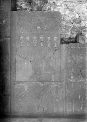 Grabstein mit sechs Grabfiguren aus der Abtei Sankt Bavo