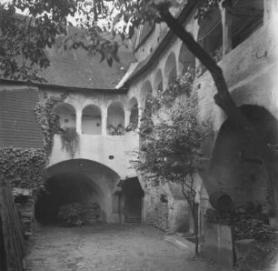 Innenhof : Innenhof des Teisenbacherhofs.