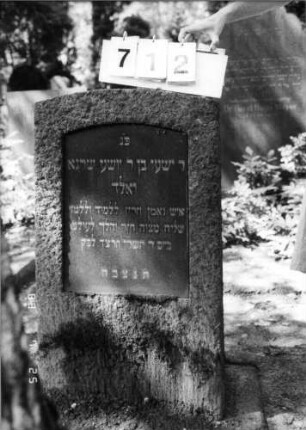 Grabstein 712