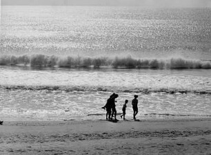 Urlaub in Frankreich 1956. Eine Strandwanderung an der Atlantikküste bei Mimizan