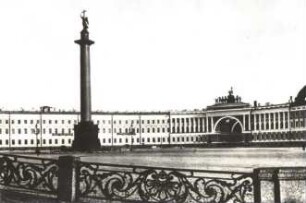 Sankt Petersburg. Halbkreisförmiger Platz vor dem Winterpalais mit Alexandersäule