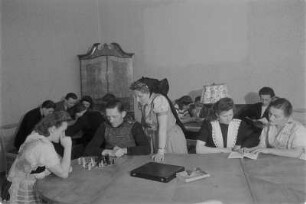 Sorbisches Lehrerbildungsinstitut, Sorbische Volkshochschule (SVH) Radibor, Klubraum : Serbski wučerski wustaw, Serbska ludowa uniwersita (SLU) w Radworju, klubownja