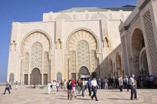 Casablanca - Moschee Hassan II. : Die zwischen 1987 und 1993 erbaute Moschee Hassan II. bietet 25 000 Personen im Innenraum Platz. Das Minarett ist mit 200 m das höchste der Welt. Aufgenommen in Casablanca am 11. Oktober 2009