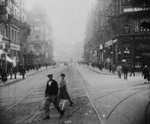 Straßenszene aus einem Dokumentarfilm