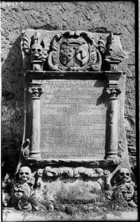 Durlach Alter Friedhof Grabstein an der Torhalle der Kapelle von Maria Saloma von Bazendorf, geborene Roßkopf
