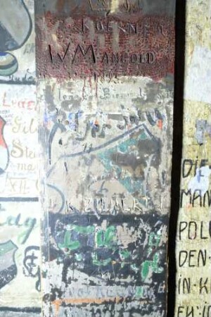 Raum 208 Ostwand Tür 14