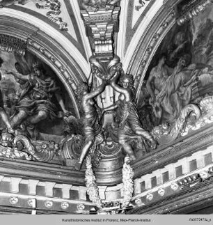 Innendekoration : Eckdekoration mit weiblichen Figuren